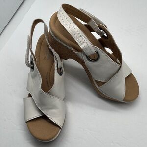 Clarks Leather Wedge Sandals Open Toe Women's 6.5 White Comfort